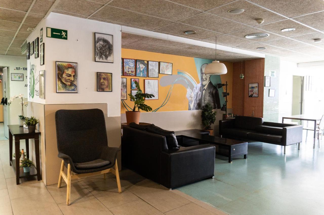 Be Dream Hostel Badalona Exteriör bild