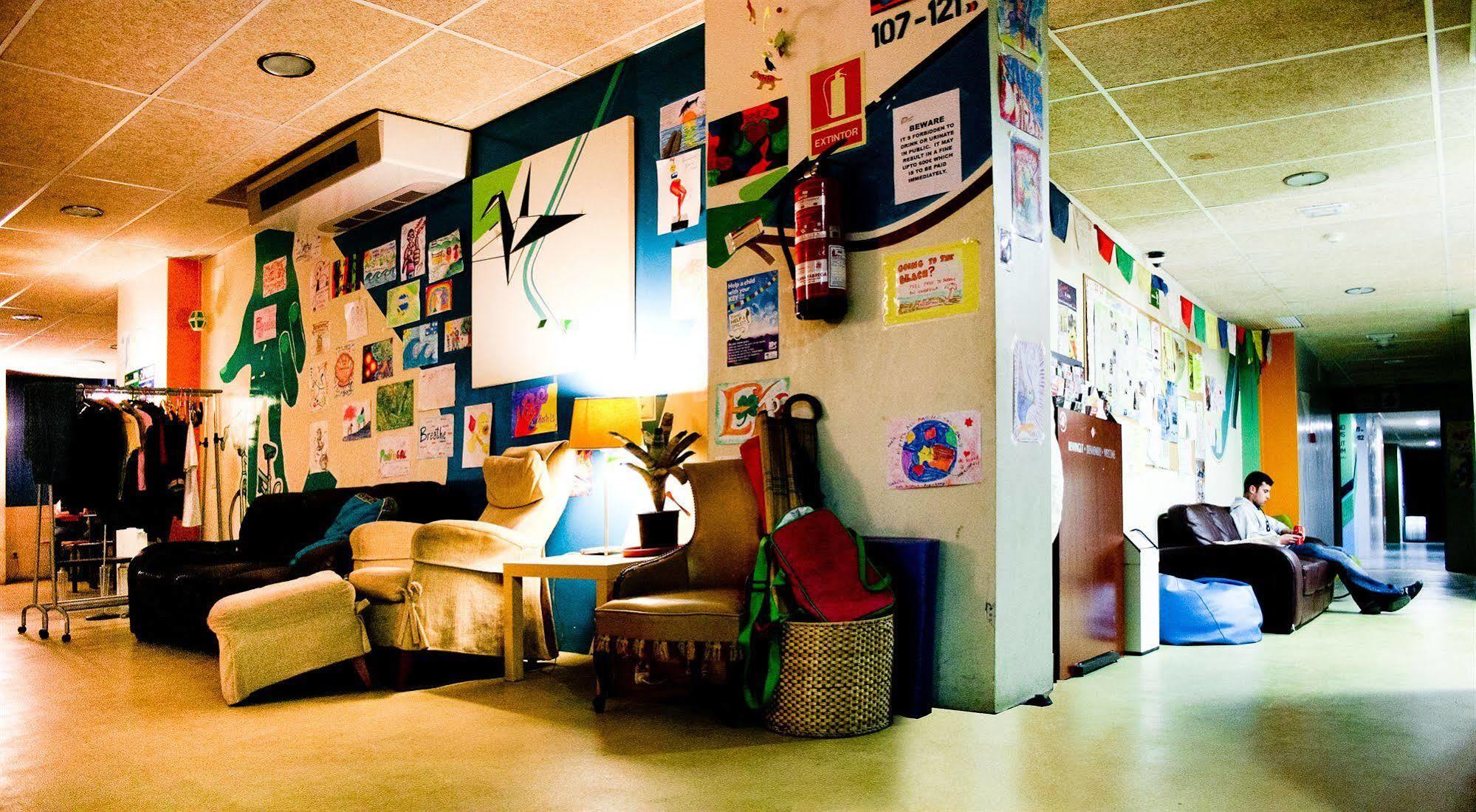 Be Dream Hostel Badalona Exteriör bild